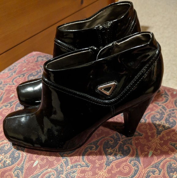 FIONI Booties - Picture 3 of 4